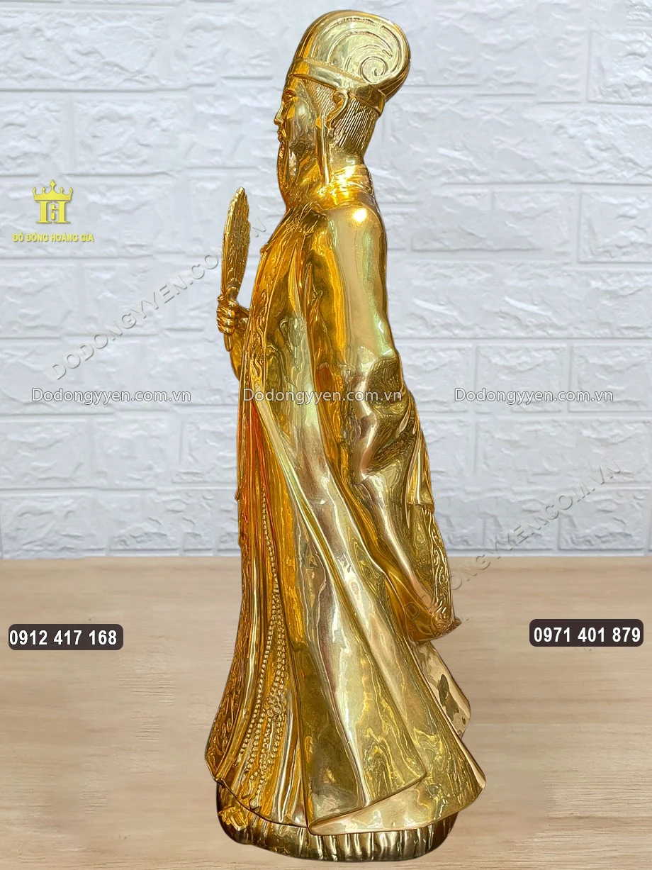 H&igrave;nh ảnh nh&igrave;n nghi&ecirc;ng của bức tượng đồng